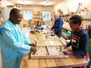 Lire la suite à propos de l’article Le Secrétaire Exécutif d’Ebenezer International, Dr. Sory Ibrahima Monekata, en visite à Oslo, Norvège, dans un centre de formation des métiers